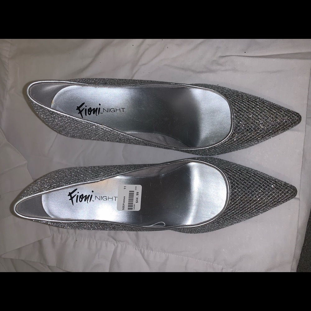 Brand new, never wore.   Silver heal sz 11